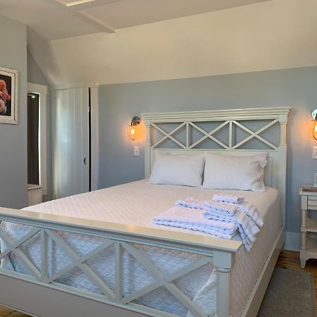 Sea Street Inn Хайанис Порт Екстериор снимка