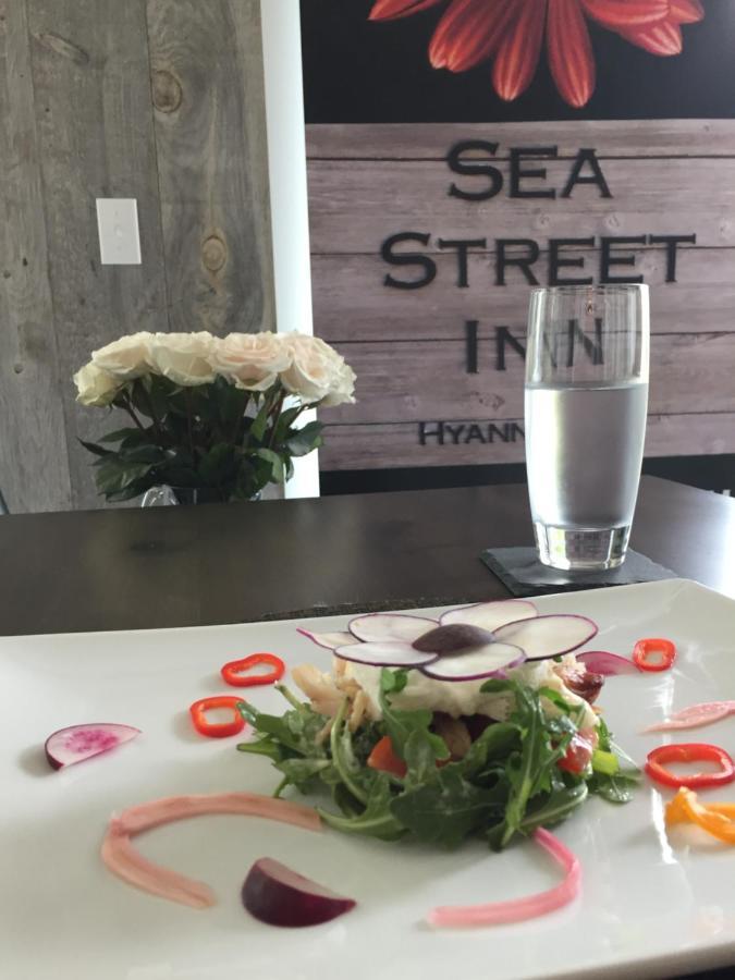 Sea Street Inn Хайанис Порт Екстериор снимка