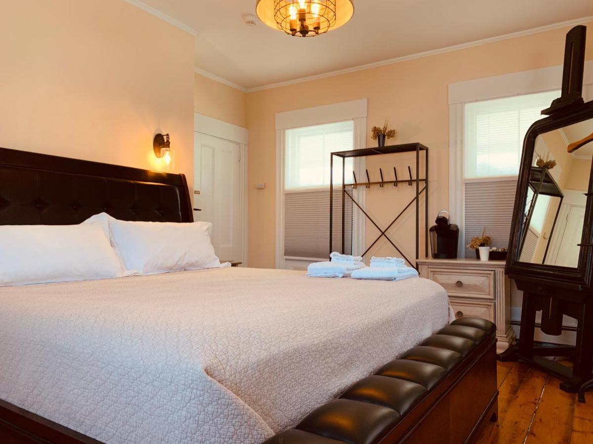 Sea Street Inn Хайанис Порт Екстериор снимка