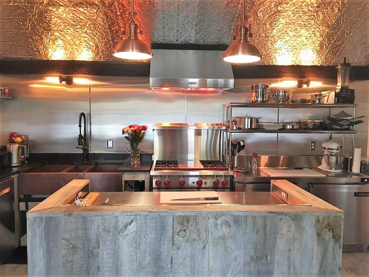 Sea Street Inn Хайанис Порт Екстериор снимка